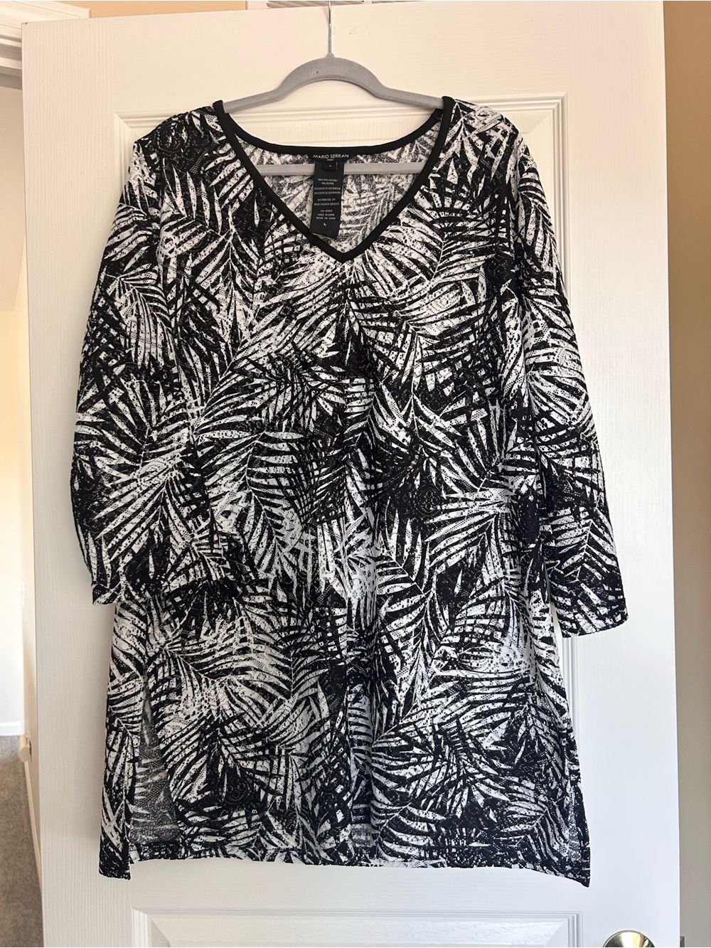 Black & White Leaf-Print V-Neck Women's Coverup